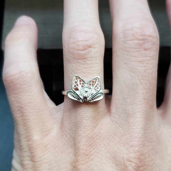 Jewelry - Size 7.5 Sterling Silver Rustic Unique Flower Ring